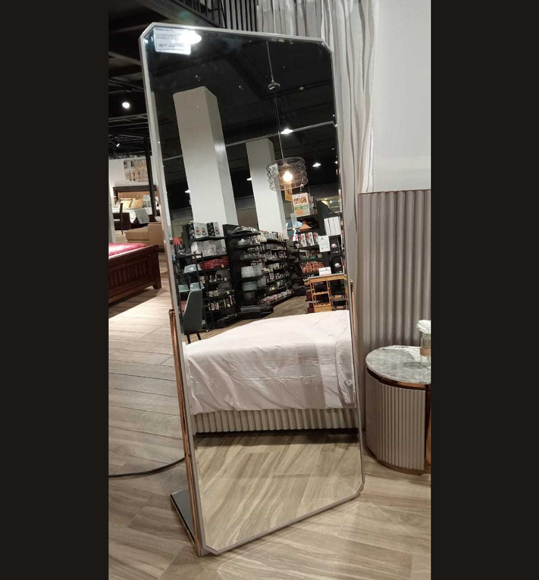 Stand mirror champagne gold image