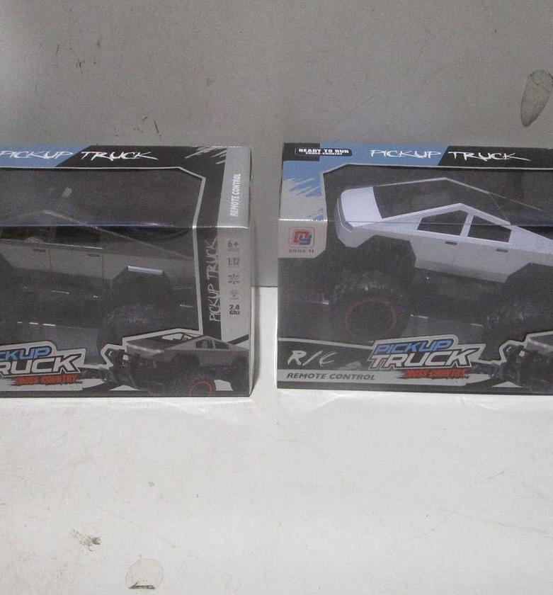 Remote control pickup truck image