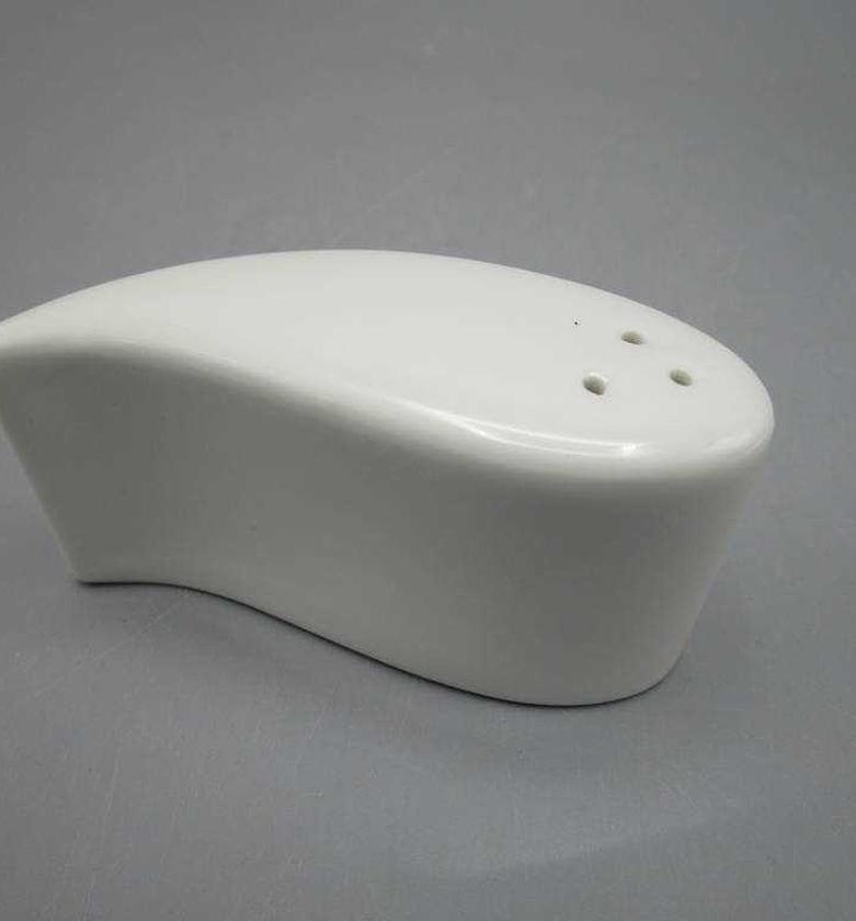 Pepper shaker 3" three ho image