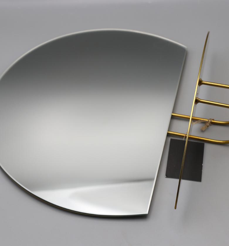 Round mirror with integra image