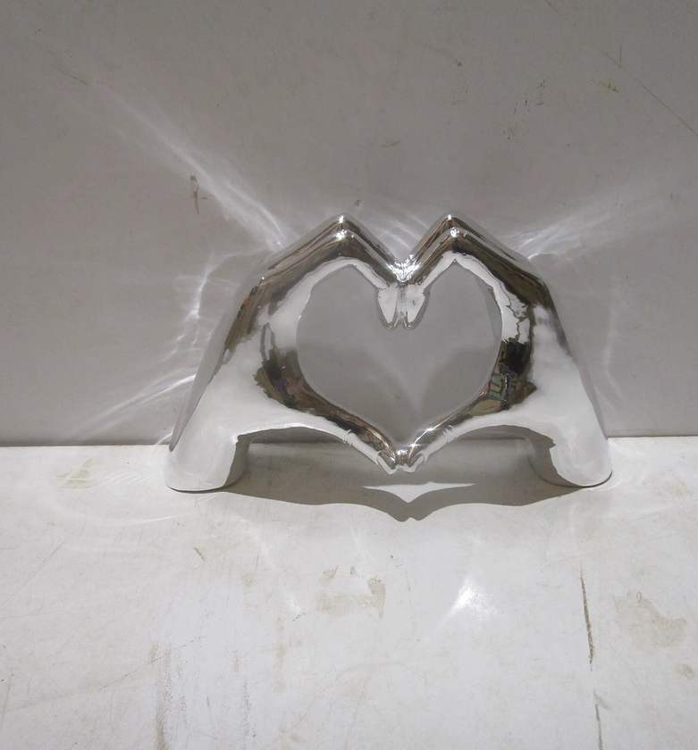 Statue sign heart, 835g resin image