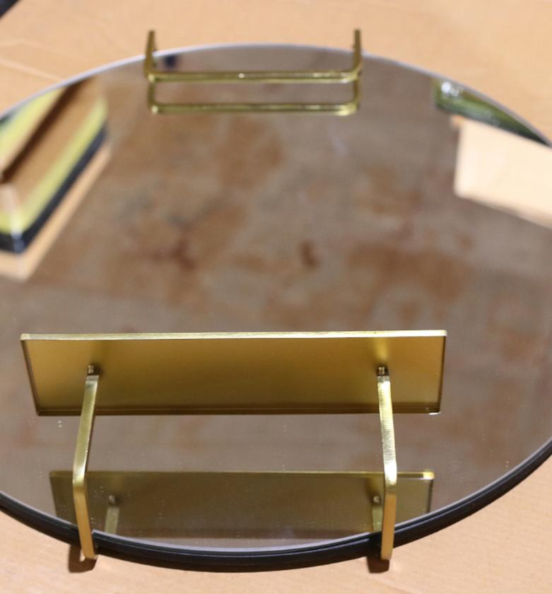 Mirror with integrated sh image