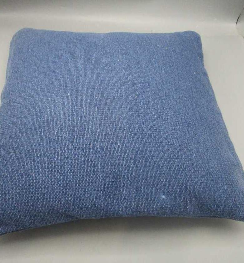 Cushion : fron and back i image