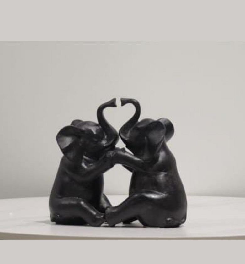 Elephant Kissing Statue – Black, 15 cm image
