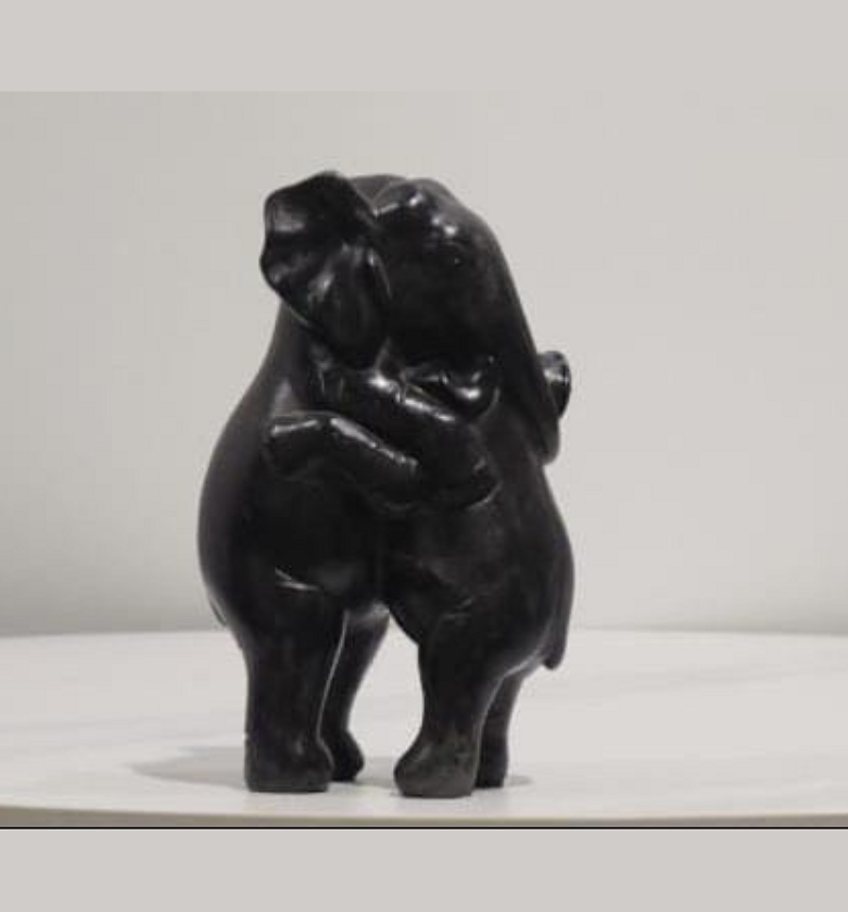 Elephant Hugging Statue – Black, 16 cm image
