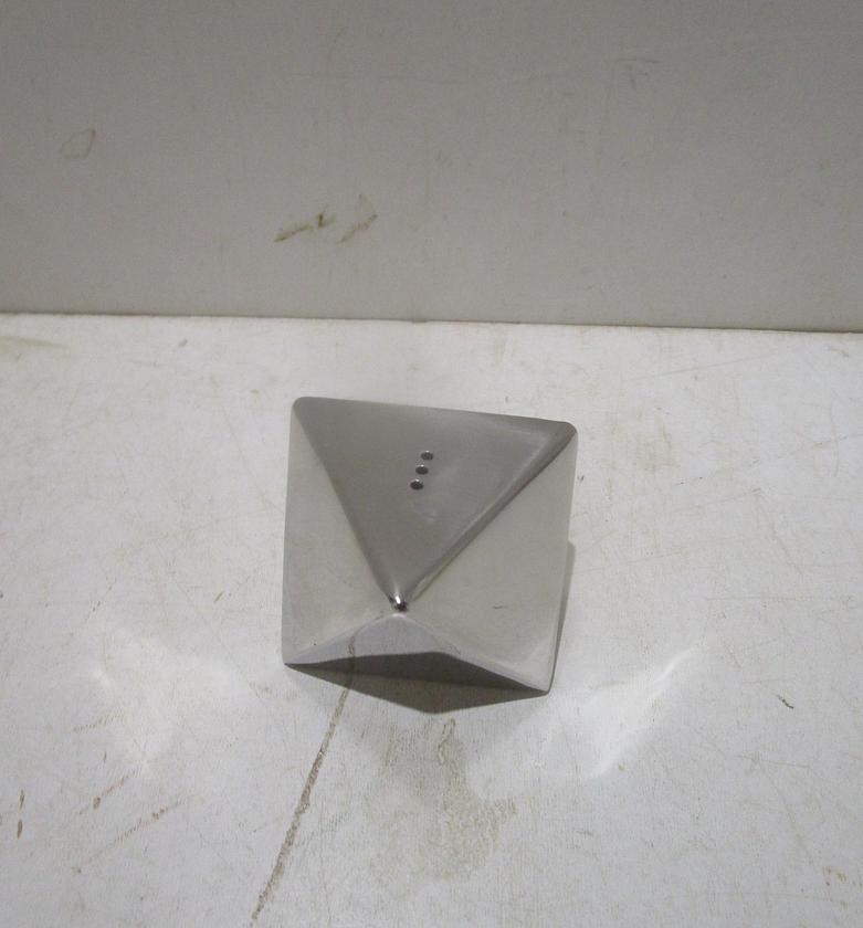 Diamond salt and pepper single image