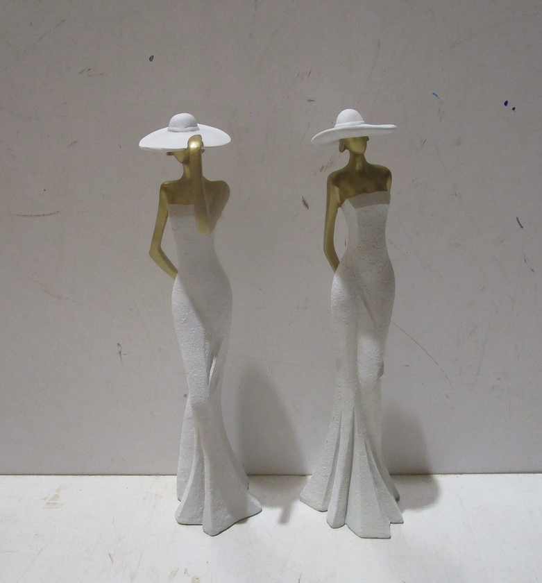 Statue lady, 2 assorted, 750g image