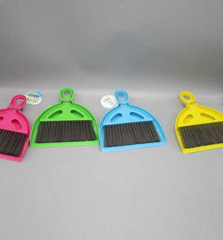 DUSTPAN AND BRUSH 20X26CM image
