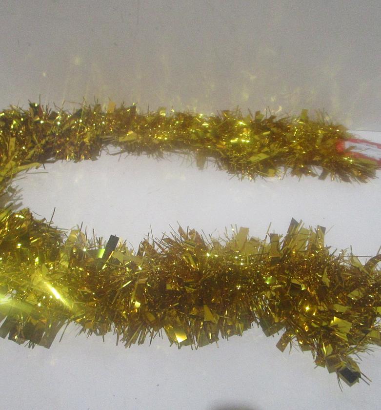 Glossy garland pet packing: image