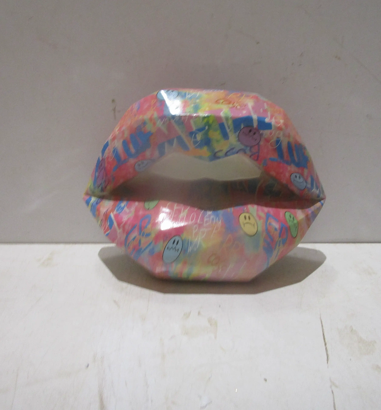 Lips, 955g resin multi l image