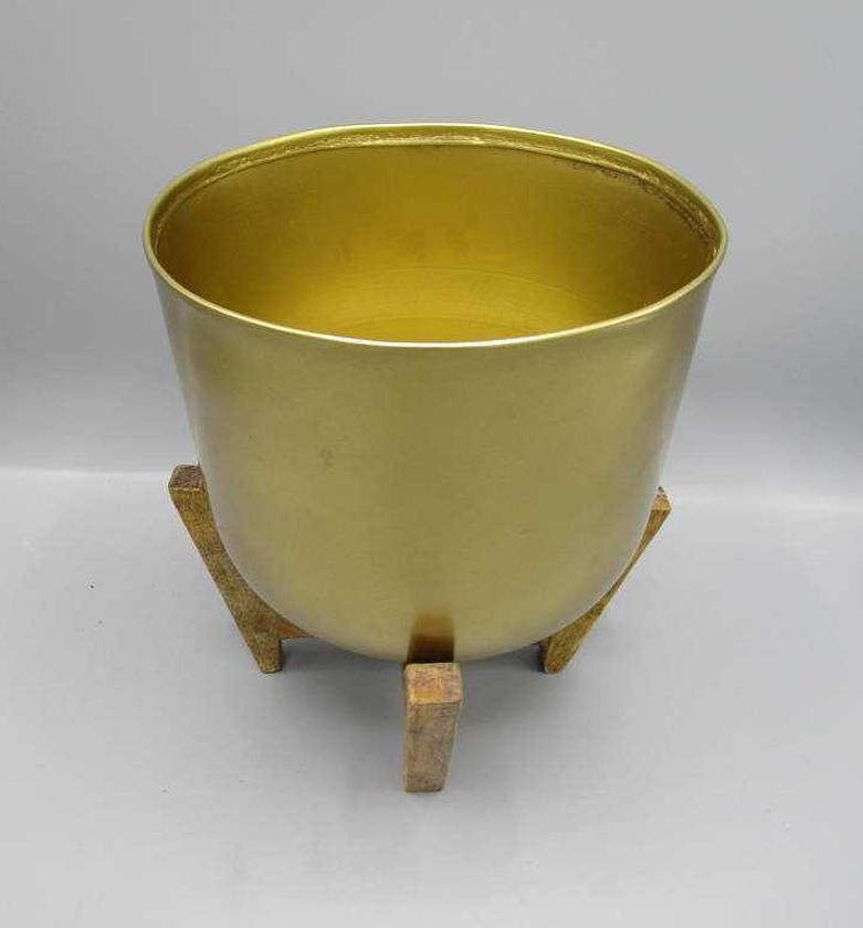 METAL/WOOD PLANTER image