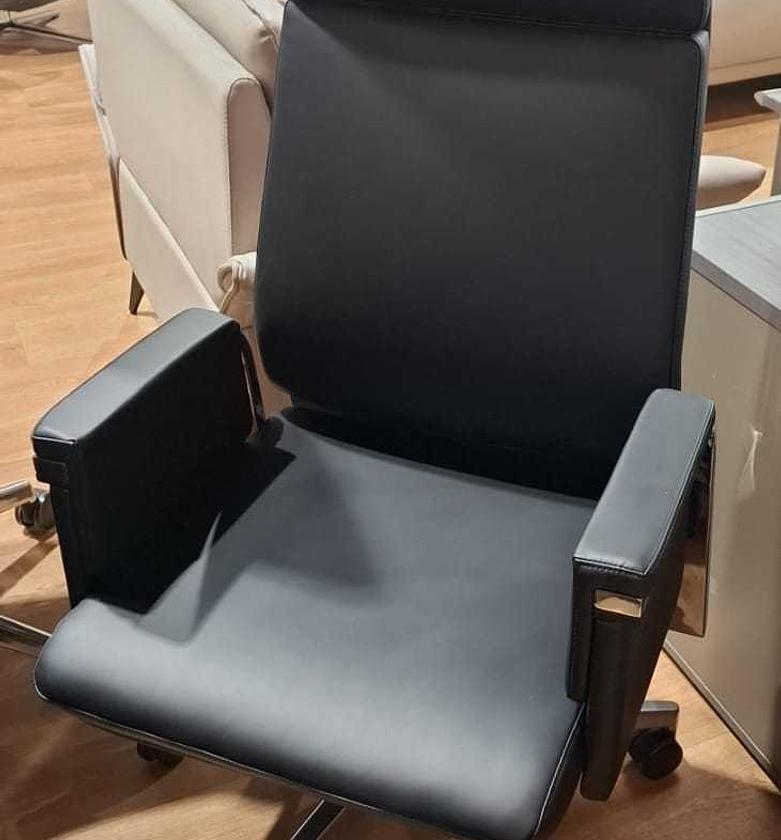 SyncFlow Executive Swivel Chair image