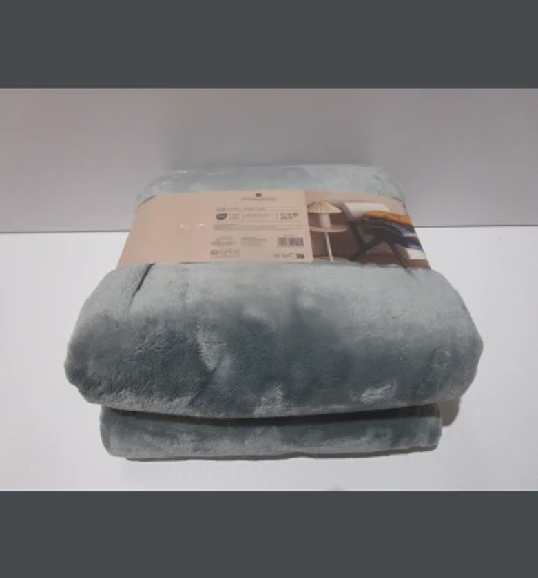 Cuddly throw flan550 bl130x180 image