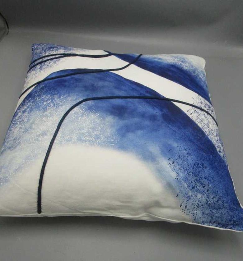 Cushion 30x45 cm 
cover-1 image