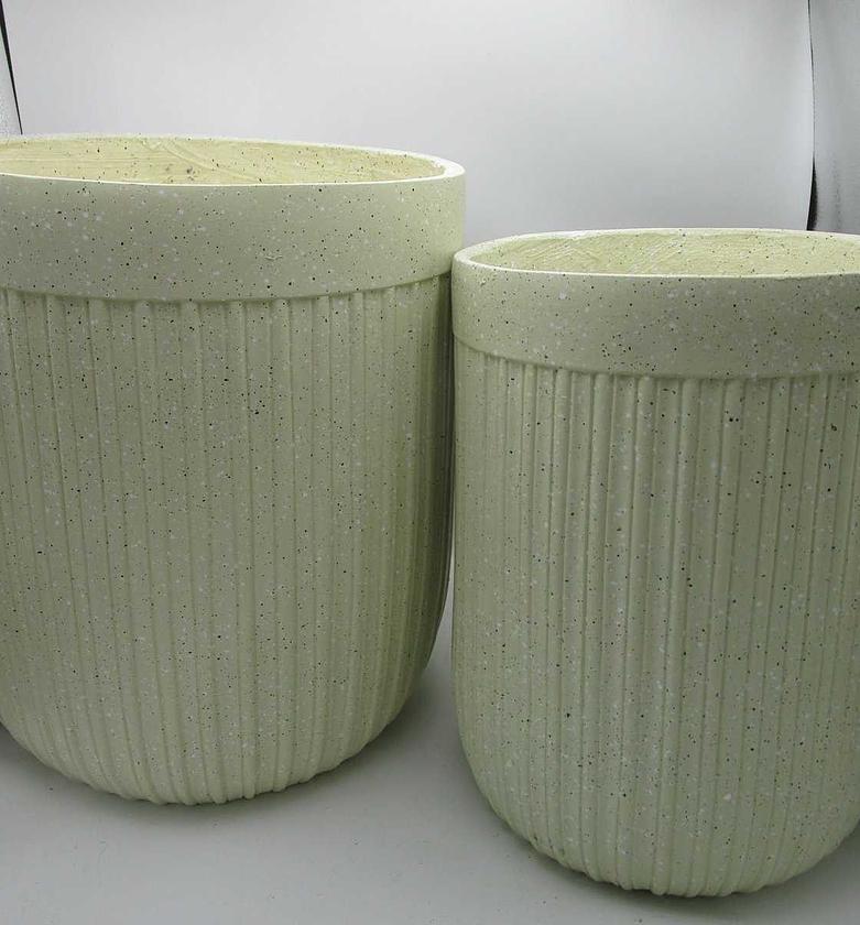 Planter s/2 polyresin  #r image