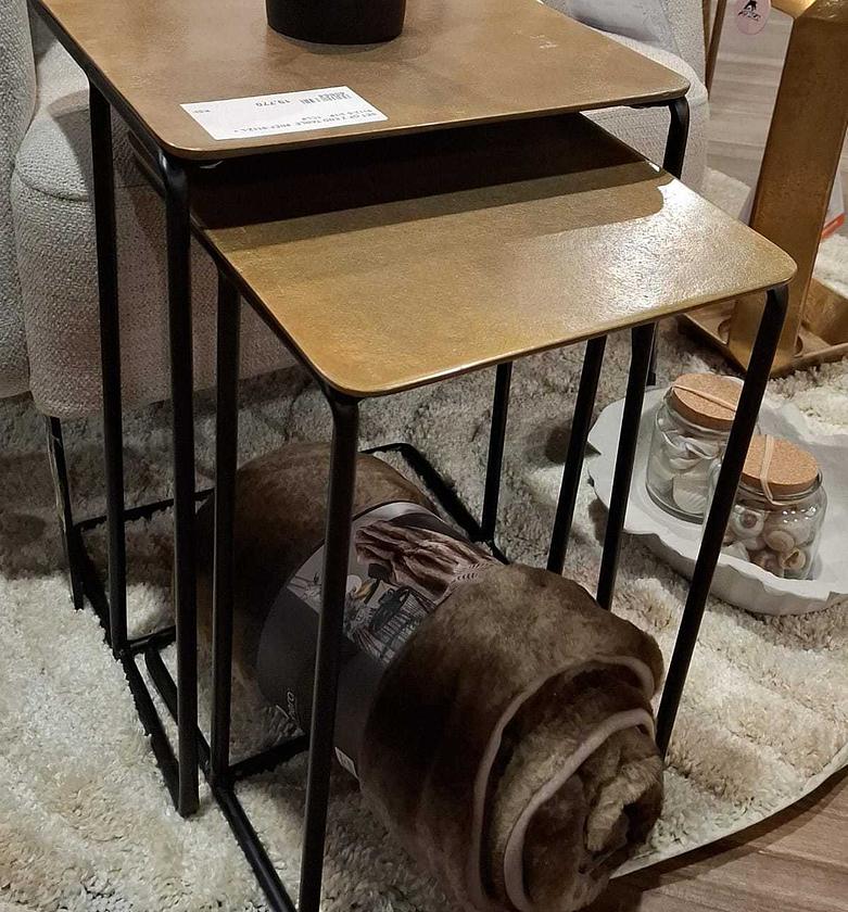 Set of 2 end table image