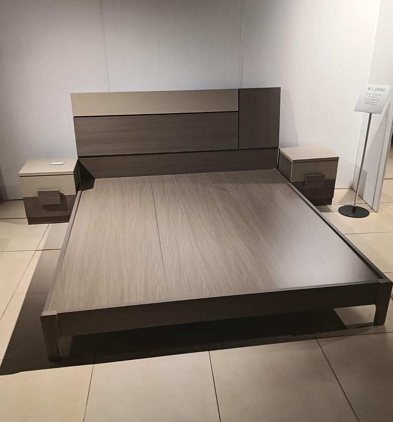 Bed 1.8x2m + 2pcs night image