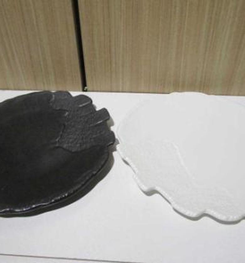 11.3"round plateBLACK/ WH image