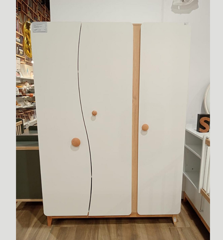 Bonitta 3 Door Wardrobe – White & Walnut Finish, (138×195×54 cm) image