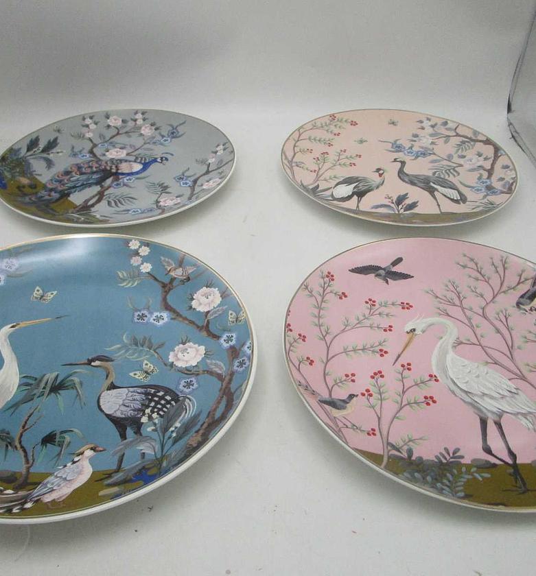 Plate porcelaine. dia 26cm. image