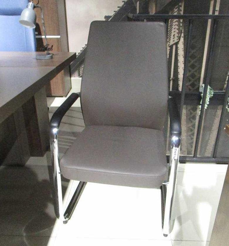 VISITOR CHAIR PU
CHROME F image